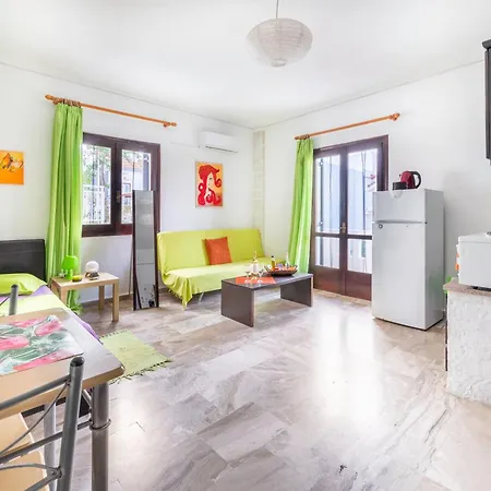 Sunny Studio Near The Sea With Balcony - Ideal For Relaxation!